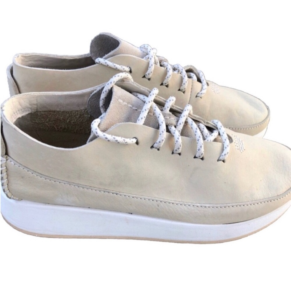 Clarks Originals Leather Lace Up Sneakers. Size 7.5.